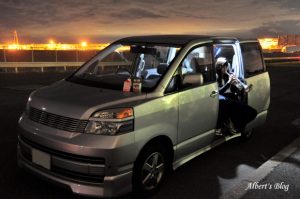 TOYOTA VOXY AZR60G